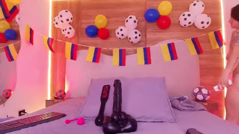 auroraa_miller online show from 06-19-26, 03:11