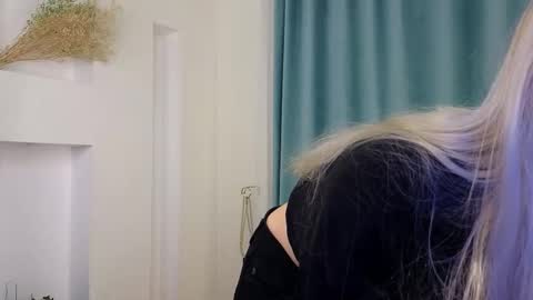 Snapshot of aurorabless chatting on 09-28-25, 01:38 Aurora online show from 09-28-25, 01:38