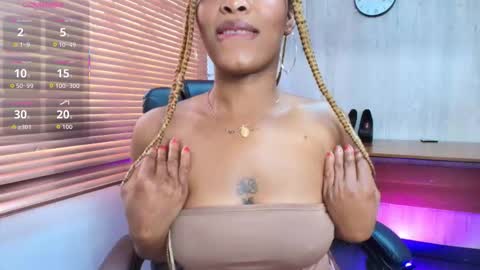 Snapshot of aurorabrow chatting on 09-10-25, 09:15 Ariana online show from 09-10-25, 09:15