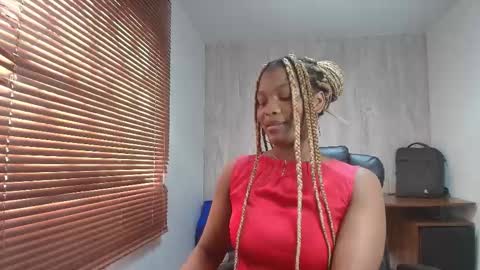 Snapshot of aurorabrow chatting on 10-27-25, 06:45 Ariana online show from 10-27-25, 06:45