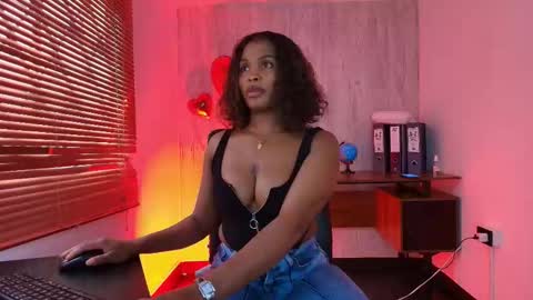 Snapshot of aurorabrow chatting on 02-12-26, 09:54 Ariana online show from 02-12-26, 09:54