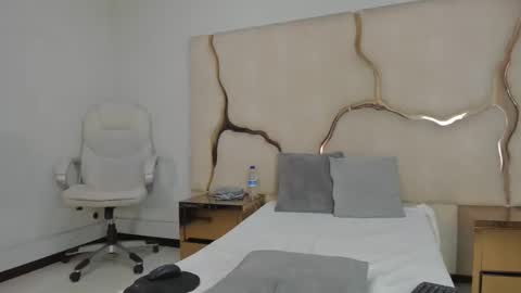 aurorahoney32 online show from 05-06-26, 09:31