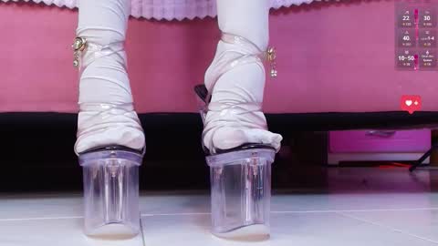 Snapshot of aurorasim chatting on 12-15-25, 01:48 Aurora online show from 12-15-25, 01:48