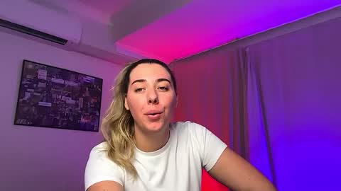 Snapshot of aussielulu chatting on 03-11-26, 09:37 aussielulu online show from 03-11-26, 09:37