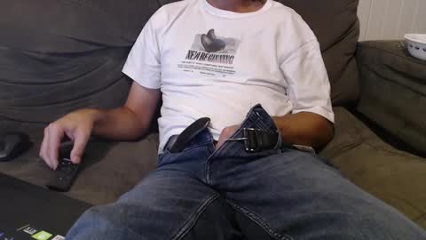 Snapshot of aussiemanvslady chatting on 02-14-25, 01:18 AussieDeviantsAnomymous online show from 02-14-25, 01:18