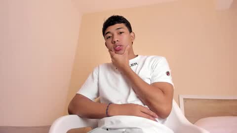 Snapshot of austintowers_ chatting on 01-16-26, 07:18 Ebony Austin online show from 01-16-26, 07:18