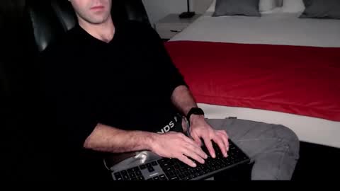 Snapshot of australopithas chatting on 10-26-25, 12:44 australopithas online show from 10-26-25, 12:44