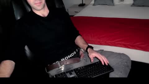 Snapshot of australopithas chatting on 11-09-25, 12:14 australopithas online show from 11-09-25, 12:14