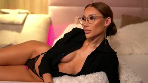 Snapshot of ava_heath chatting on 11-17-25, 10:37 Ava online show from 11-17-25, 10:37