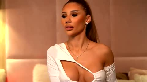 Snapshot of ava_heath chatting on 12-04-25, 01:59 Ava online show from 12-04-25, 01:59