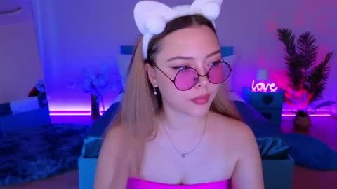 Snapshot of ava_loone chatting on 07-22-26, 10:07 Aurora online show from 07-22-26, 10:07