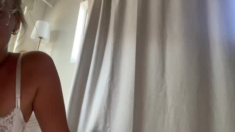 Snapshot of avaamonroe chatting on 10-22-25, 08:52 Ava Monroe online show from 10-22-25, 08:52