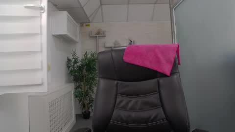 Snapshot of avablue_ chatting on 05-22-26, 04:19 online show from 05-22-26, 04:19