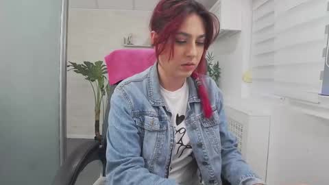 Snapshot of avablue_ chatting on 05-28-26, 02:42 online show from 05-28-26, 02:42