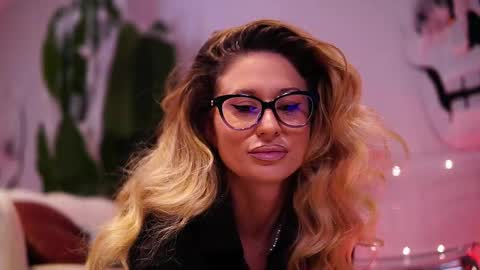 Snapshot of avamaddisson chatting on 11-24-25, 04:01 Ava online show from 11-24-25, 04:01