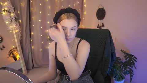  Ava  online show from 10-03-25, 12:02