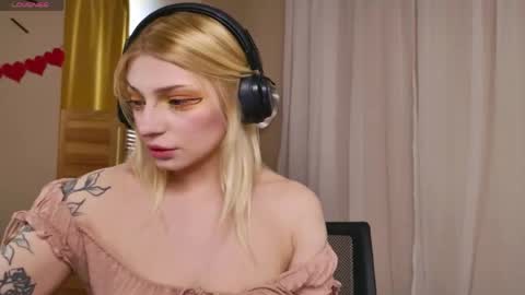 Ava online show from 05-08-26, 01:49