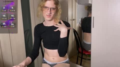 Snapshot of avery_adam chatting on 02-09-26, 07:29 Alex online show from 02-09-26, 07:29