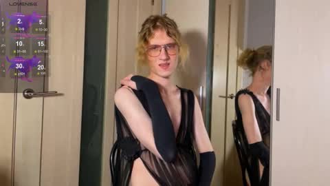 Snapshot of avery_adam chatting on 03-08-26, 01:25 Alex online show from 03-08-26, 01:25