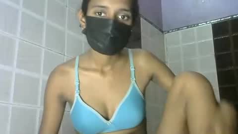 avery_lust01 online show from 04-28-26, 06:40