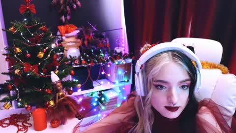 Snapshot of avi_nile chatting on 12-26-24, 05:47 Avriel online show from 12-26-24, 05:47