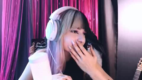 Snapshot of avi_nile chatting on 09-11-25, 05:07 Avriel online show from 09-11-25, 05:07