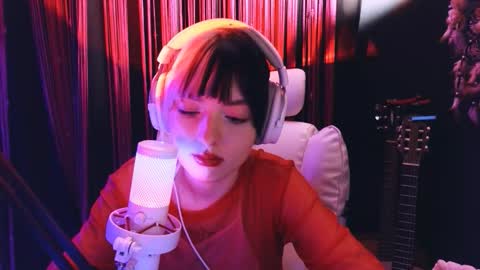 Snapshot of avi_nile chatting on 12-16-25, 09:20 Avriel online show from 12-16-25, 09:20