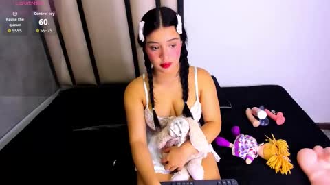 Snapshot of avi_winklar chatting on 10-25-25, 04:20 Avi Winklar online show from 10-25-25, 04:20