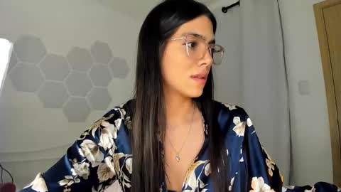 Snapshot of avis12_ chatting on 02-01-26, 03:05 Follow me Pvt and c2c is on online show from 02-01-26, 03:05