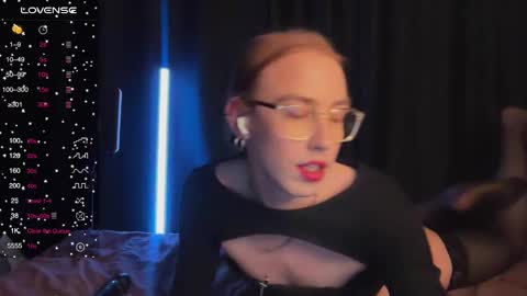 avril_pearly_ online show from 03-06-25, 08:27