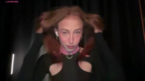 Snapshot of avril_pearly_ chatting on 06-22-26, 11:29 avril_pearly_ online show from 06-22-26, 11:29