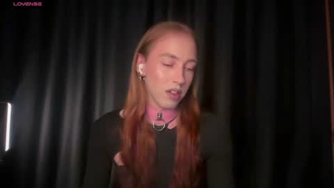 Snapshot of avril_pearly_ chatting on 07-27-26, 10:11 avril_pearly_ online show from 07-27-26, 10:11