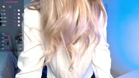 Snapshot of avrill_morgan chatting on 03-11-26, 08:37 Avrill Morgan online show from 03-11-26, 08:37