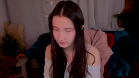 Snapshot of avrora_shy_ chatting on 01-12-26, 01:05 Avrora online show from 01-12-26, 01:05