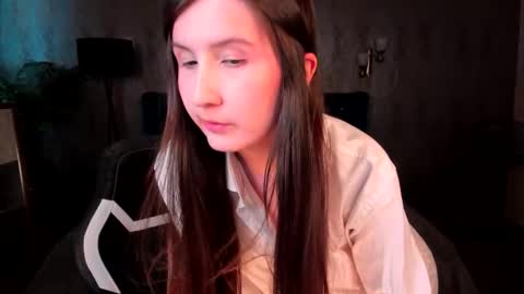 Snapshot of avrora_shy_ chatting on 02-10-26, 01:15 Avrora online show from 02-10-26, 01:15