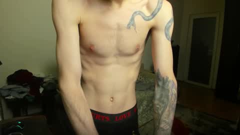 Snapshot of awesome_justin chatting on 11-06-25, 09:26 Justin online show from 11-06-25, 09:26