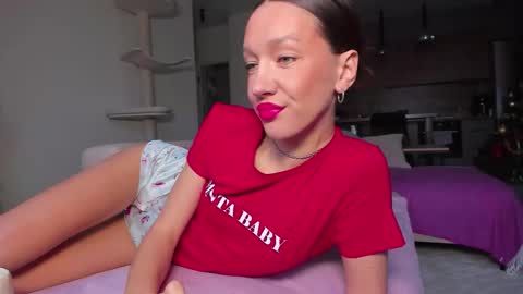 Snapshot of awgustina_sweetheart22 chatting on 12-18-25, 08:42 Awgustina online show from 12-18-25, 08:42