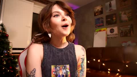 Snapshot of awondrr chatting on 01-18-25, 06:21 Alice online show from 01-18-25, 06:21