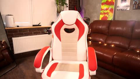 Snapshot of awondrr chatting on 01-25-25, 10:51 Alice online show from 01-25-25, 10:51