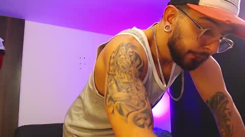 Snapshot of axel_7070 chatting on 12-02-25, 06:47 Independiente Model online show from 12-02-25, 06:47