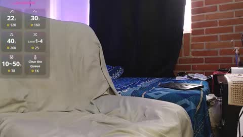 Snapshot of axel_7070 chatting on 02-07-26, 02:32 Independiente Model online show from 02-07-26, 02:32