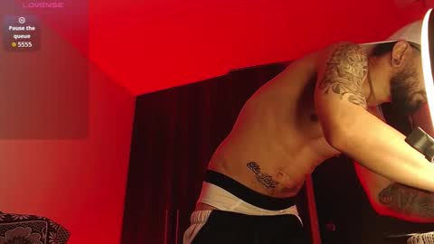 Snapshot of axel_7070 chatting on 02-24-26, 01:42 Independiente Model online show from 02-24-26, 01:42