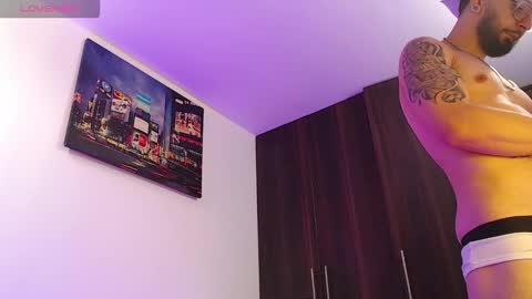 Snapshot of axel_7070 chatting on 03-09-26, 02:32 Independiente Model online show from 03-09-26, 02:32