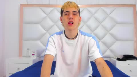 Snapshot of axel_cifer chatting on 01-03-25, 12:30 Axel cifer online show from 01-03-25, 12:30