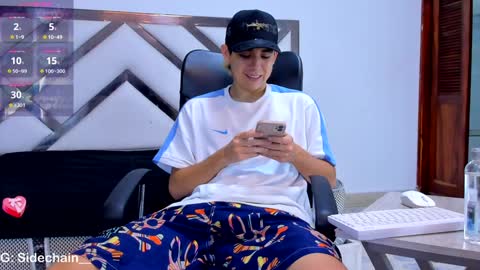 Snapshot of axel_cifer chatting on 01-26-25, 08:45 Axel cifer online show from 01-26-25, 08:45