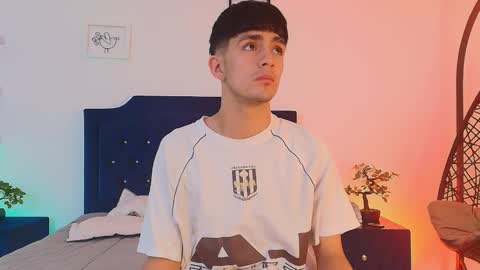 Snapshot of axel_draven chatting on 10-25-25, 11:29 axel_draven online show from 10-25-25, 11:29