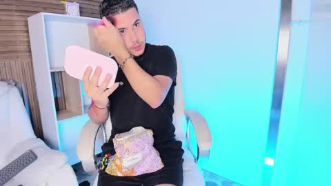 axel_grey_ online show from 09-11-25, 11:54