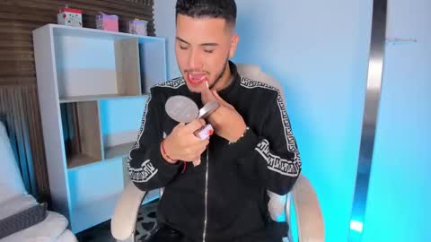 axel_grey_ online show from 09-18-25, 12:18