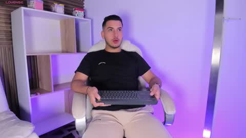 axel_grey_ online show from 10-18-25, 12:17