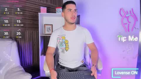 axel_grey_ online show from 11-21-25, 12:15